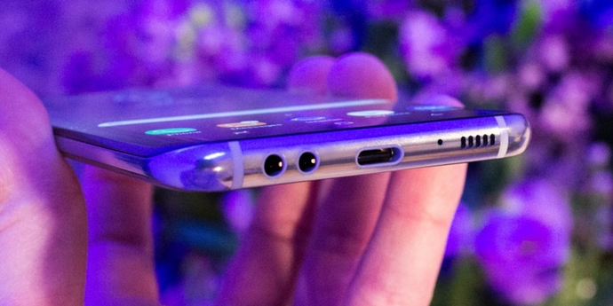 picture of phone with two headphone jacks